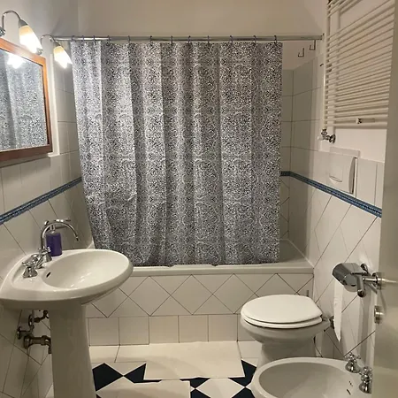 Casa Di Ringhiera Milanese Apartment
